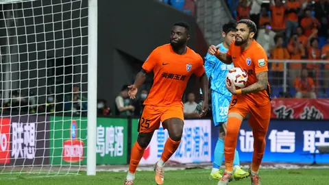 “利物浦半场1-0领先布莱顿，埃基蒂克闪电破门，萨拉赫替补惊艳亮相！”
